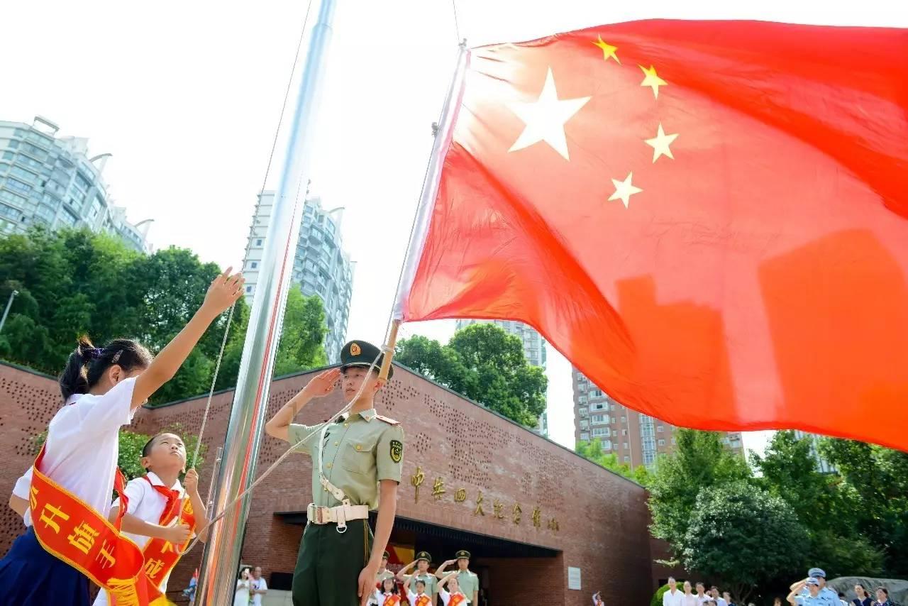 天天喝青岛啤酒的你，来看看青岛啤酒总厂是什么样的吧游戏画面