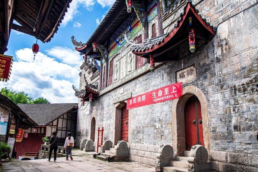 台胞青年在新疆石河子大学感受“非遗”魅力